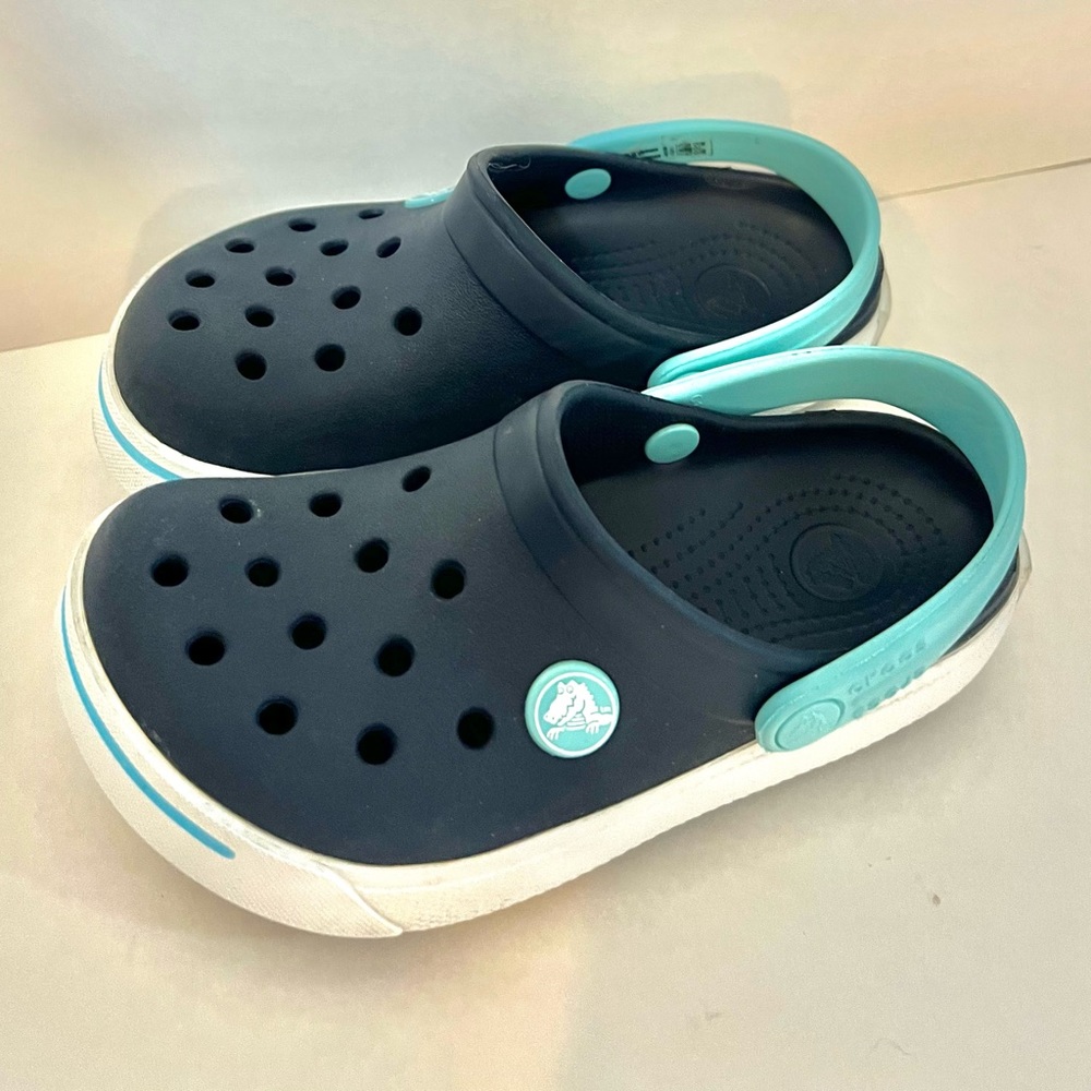 Crocs gently used size 10/11